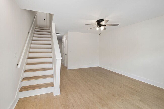Foto del edificio - Available now. Water included. RENOVATED 2 BR/1.5 BA Townhouse in the Heart of James Island!