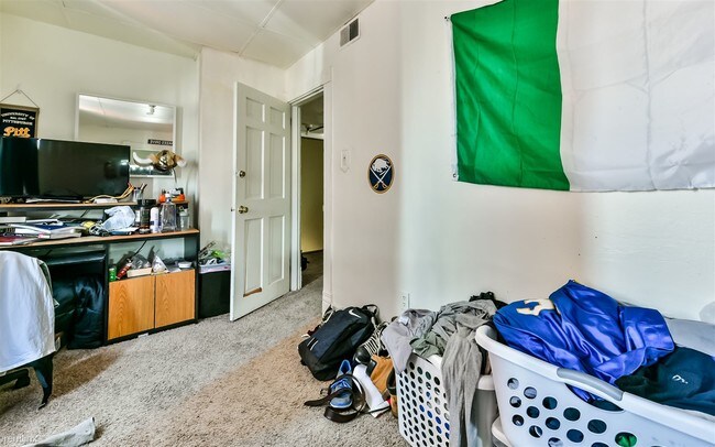Building Photo - 3 br, 2 bath Apartment - 330 Atwood St Apt 3