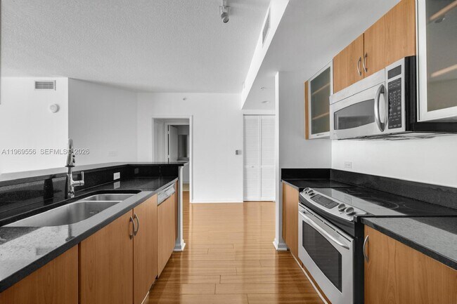 Foto del edificio - 18800 NE 29th Ave