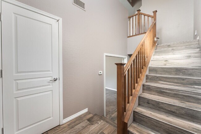 Foto del edificio - 3 bedroom, 2.5 bathroom Home with a 2 car garage  in  a Gated Community!