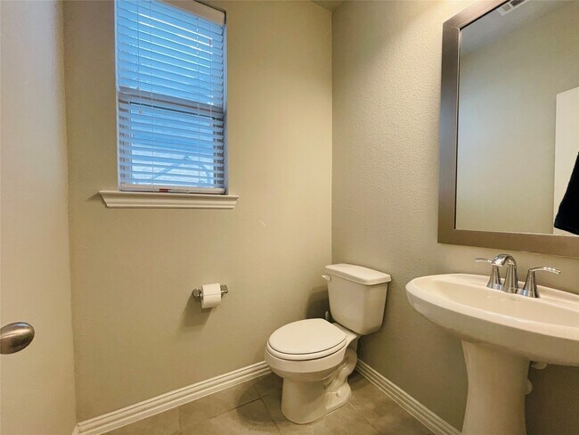 Building Photo - 3714 Lake Falls Dr