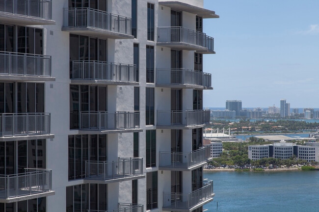Impresionantes vistas del horizonte - Monarc at Met