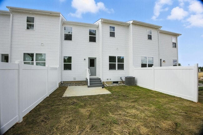 Building Photo - 47 Sequoia Dr