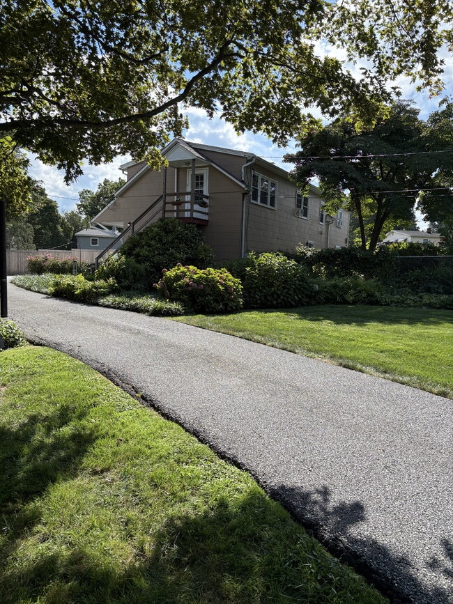 Building Photo - 18 Wordsworth Dr