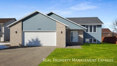 Building Photo - 3 Bed 3 Bath Home with 2 Stall Attached Ga...