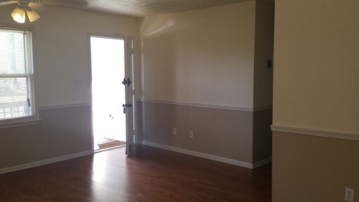 Building Photo - 298 Louise Dr