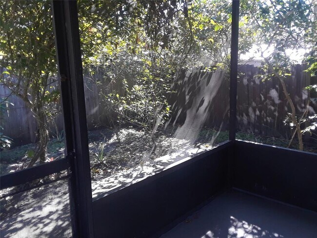 Foto del edificio - 1303 Candlewyck Dr