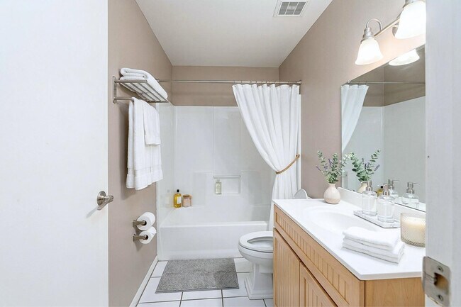 Foto del edificio - 452 E 9th Ave