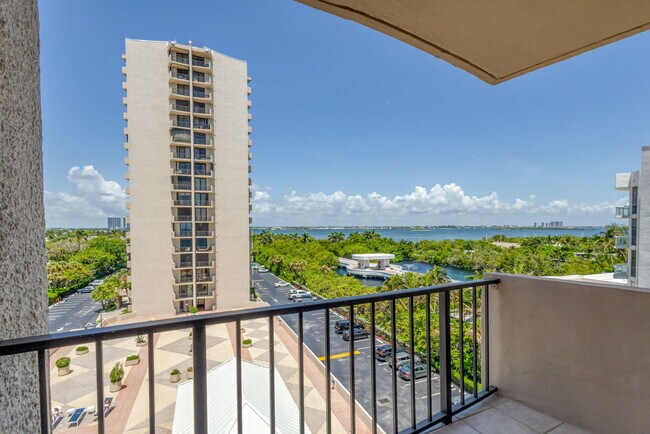 Foto del edificio - 4200 N Ocean Dr