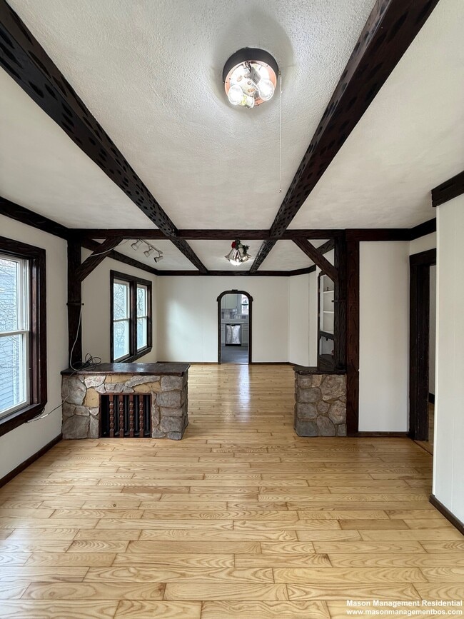 Building Photo - 5 Alcott St