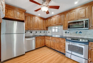 Building Photo - 104 Lake Helen Dr