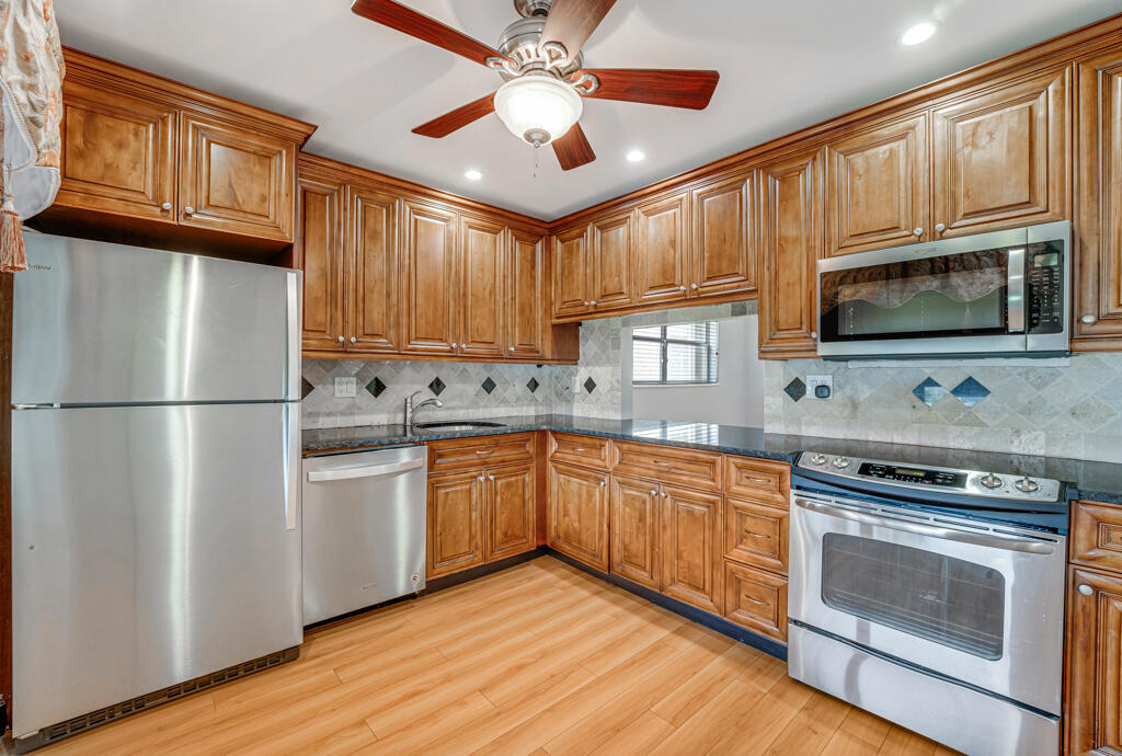 Foto principal - 104 Lake Helen Dr