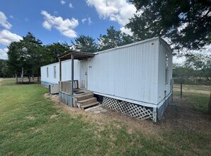 Building Photo - 301 Whitetail Ln