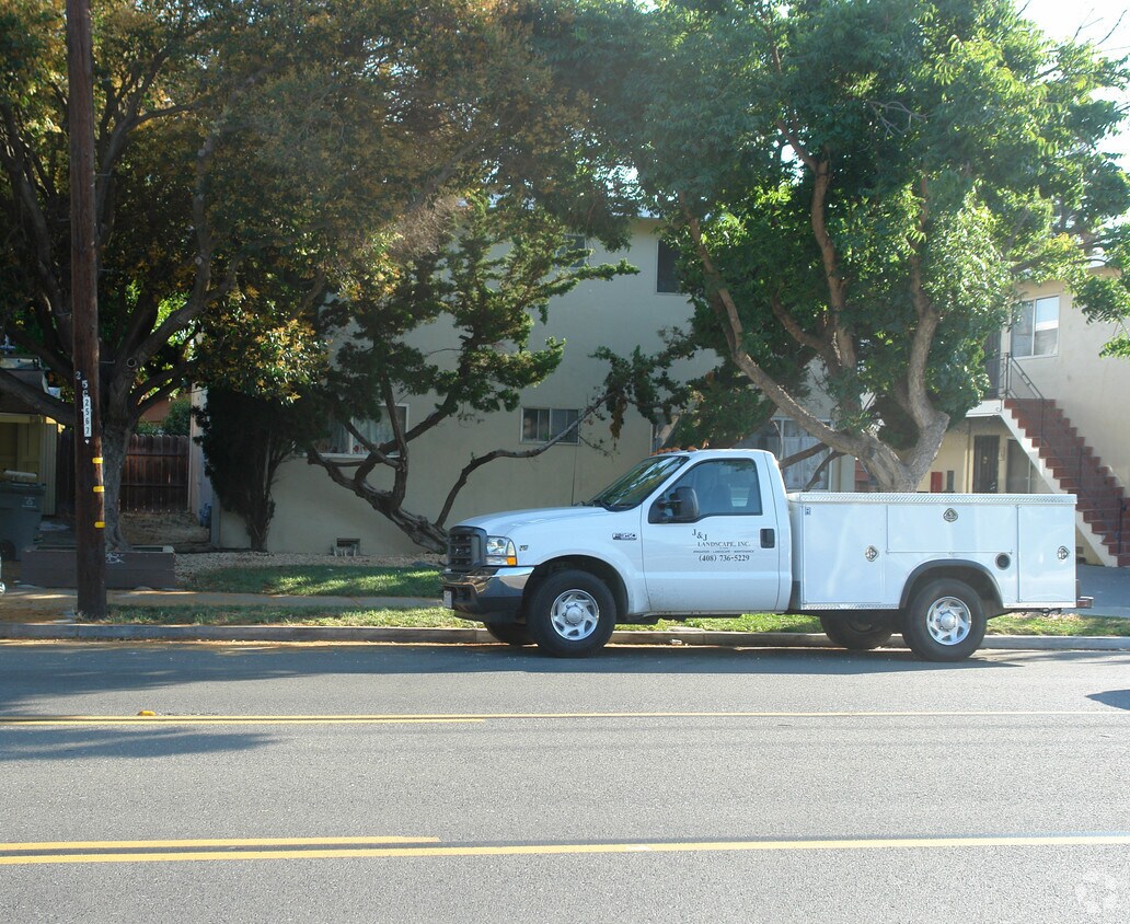 Primary Photo - 567-575 E Maude Ave