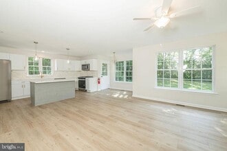 Building Photo - 15 S Academy St