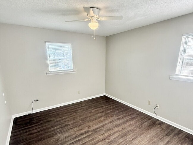 Building Photo - 121 Lockwood Dr