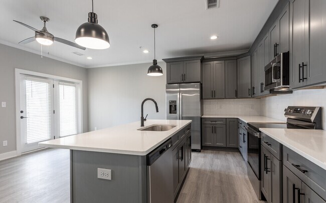 Foto del edificio - East Pointe Luxury Apartments