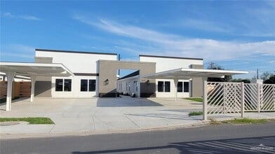 Building Photo - 14 South Dr