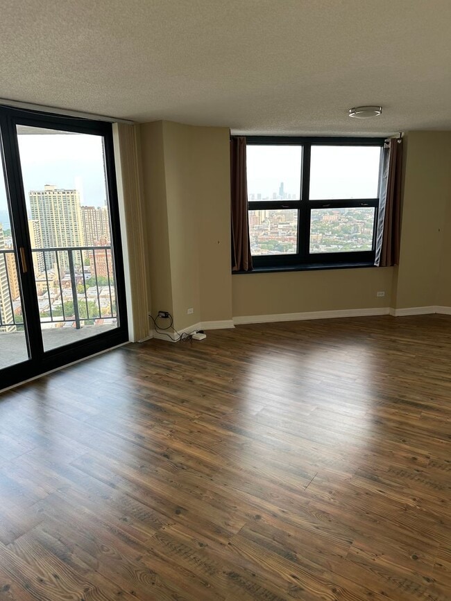 Amazing views from this 31st floor 1bed on... - Amazing views from this 31st floor 1bed on... House