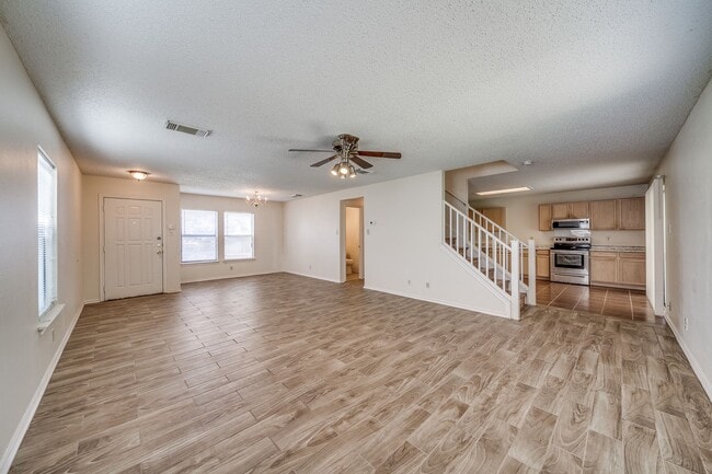 Building Photo - NE San Antonio 3bedroom