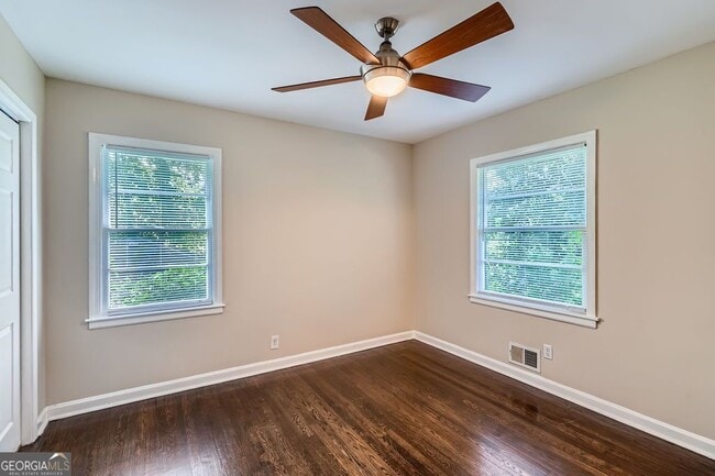 Building Photo - 3128 Beech Dr