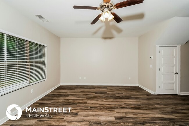 Foto del edificio - 635 Briar Ridge Cir