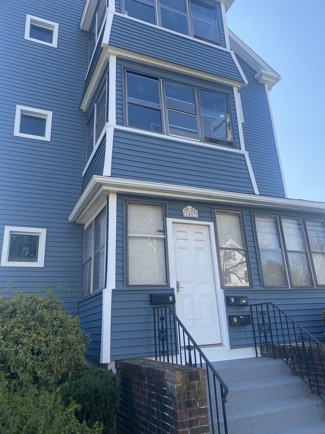 Primary Photo - 1467 Corbin Ave