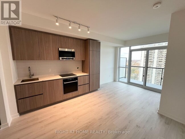 Photo du bâtiment - 120 Broadway Ave