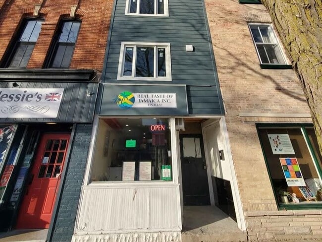 Building Photo - Fully Updated Second Floor Apartment (1 Bed, 1 Bath)