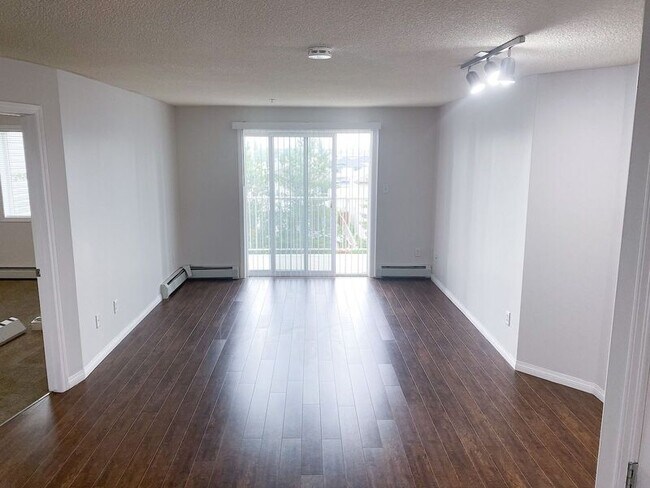 Photo du bâtiment - 3425-319 19 St NW