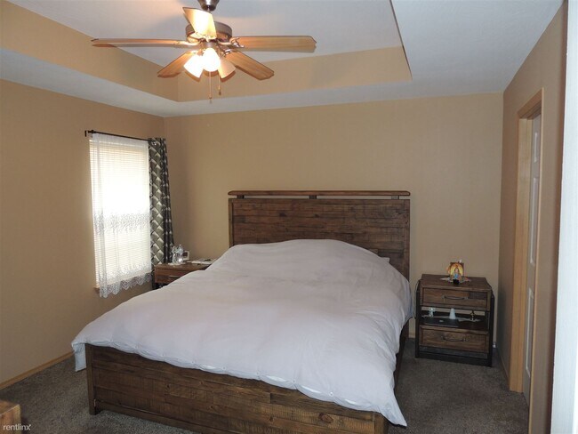Building Photo - 3 br, 2 bath Duplex - 633 Rilynn Avenue