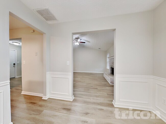 Foto del edificio - 1528 Cardinal Ln