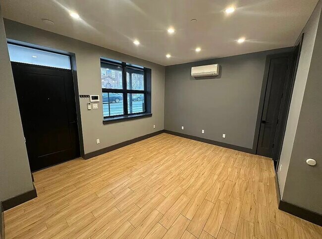 Foto del edificio - 78 Rockaway Ave