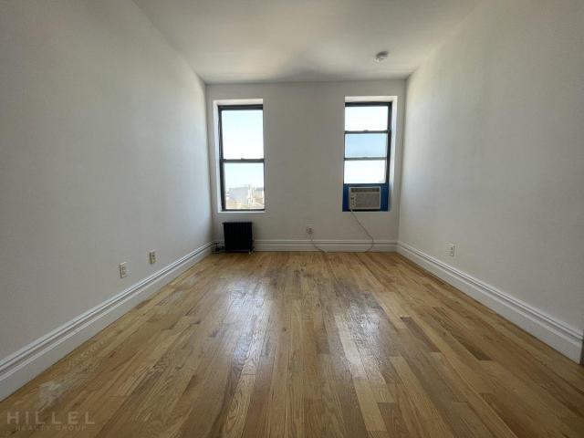 Foto del edificio - 1 bedroom in ASTORIA NY 11105