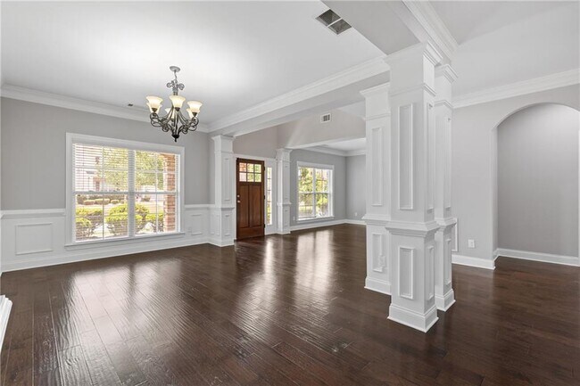 Building Photo - 5440 Northview Lake