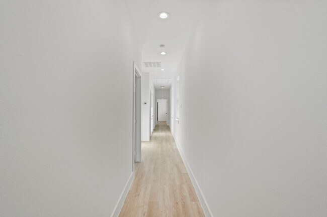 Foto del edificio - Modern 3BR House in Dallas (Look and Lease...