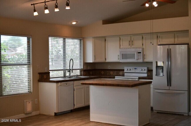 Foto del edificio - 1476 E Silver Creek Rd