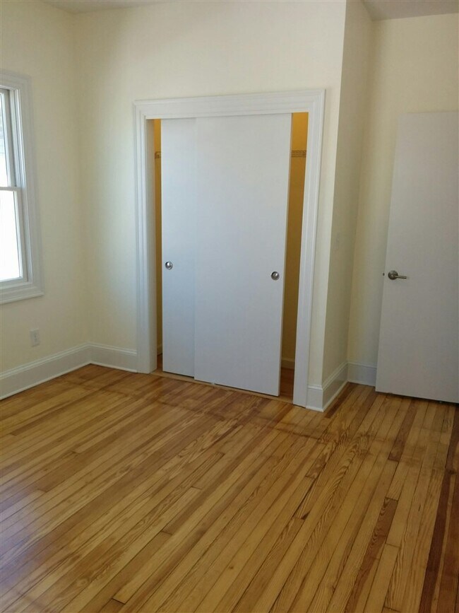 Building Photo - 906 87th St