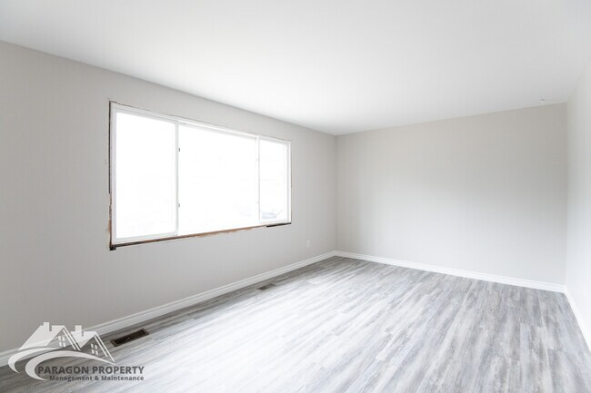 Photo du bâtiment - 18 Taylor Ave