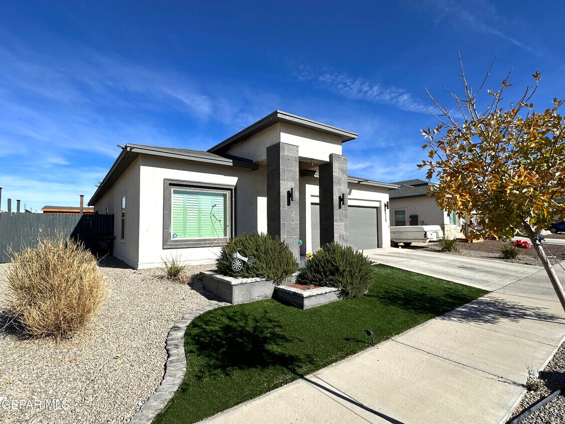 Primary Photo - 14529 Petralia Ave