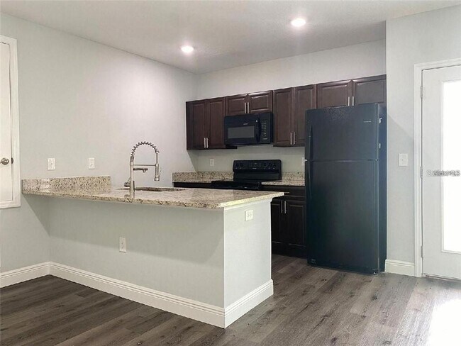 Foto del edificio - 515 Blackbird Ln