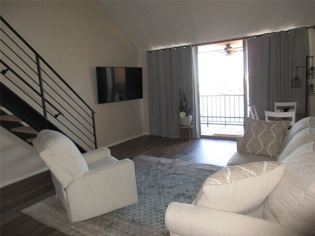 Foto del edificio - 12600 Melville Dr