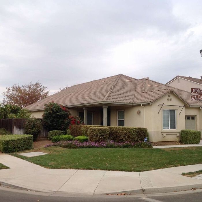 Single Story Home House for Rent in Patterson, CA