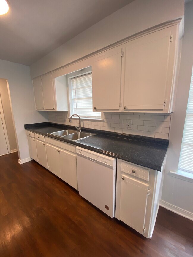 Foto del edificio - 102 W Shofner Dr