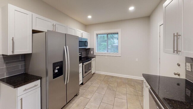 Foto del edificio - Beautiful 3 Bedroom 2 FULL BATH Clintonvil...