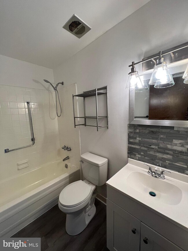 Building Photo - 129 Huntington Dr