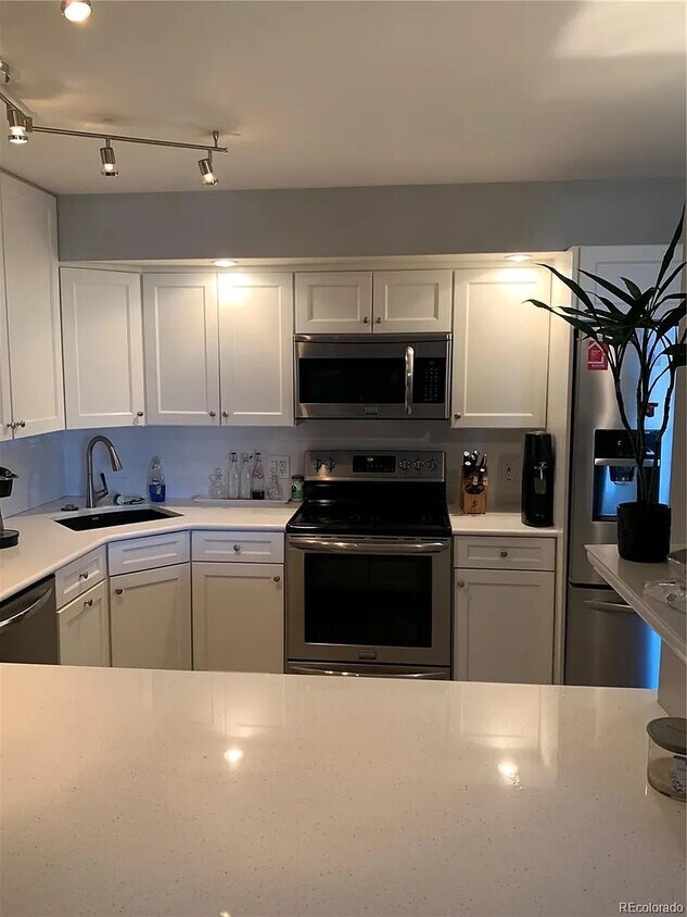 Foto principal - 601 W 11th Ave