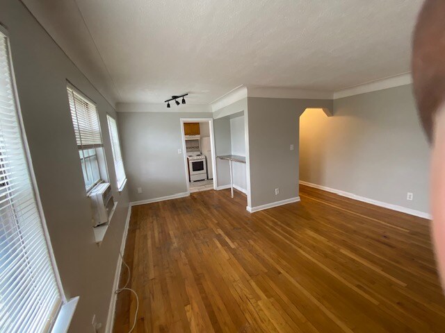 Building Photo - 4837 Cadieux Rd