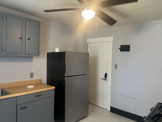 Foto del edificio - 3664 W 48th St