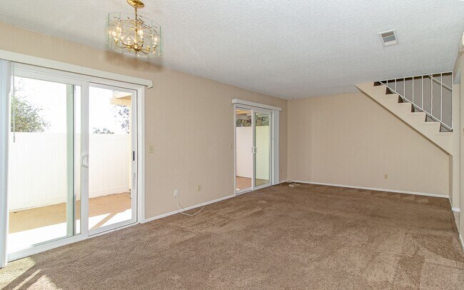 Building Photo - Beautiful 1 Bedroom Condo!